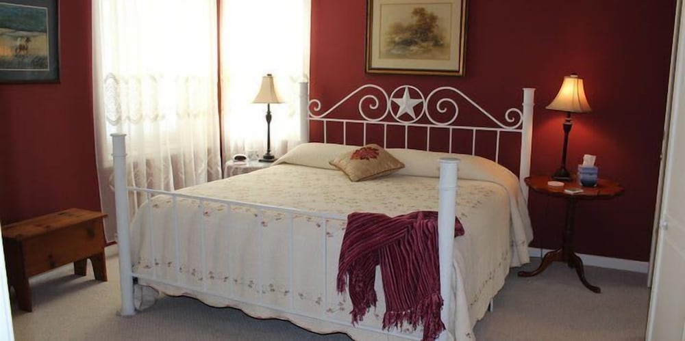 Rose Garden Upstairs Suite