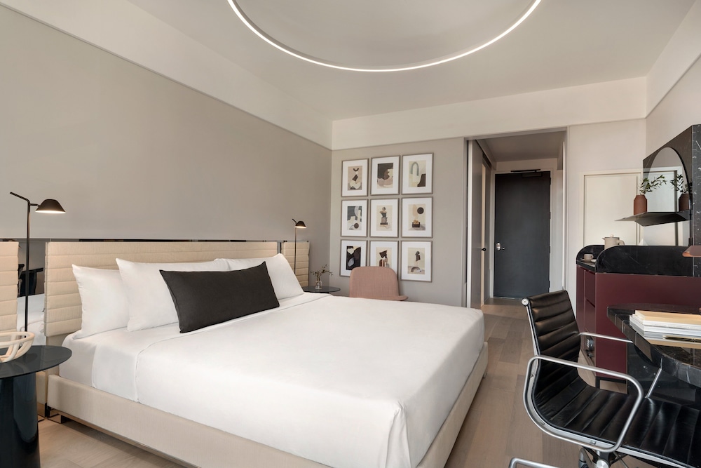 Standard Room, 1 King Bed, Accessible (Communications) - Photo 2
