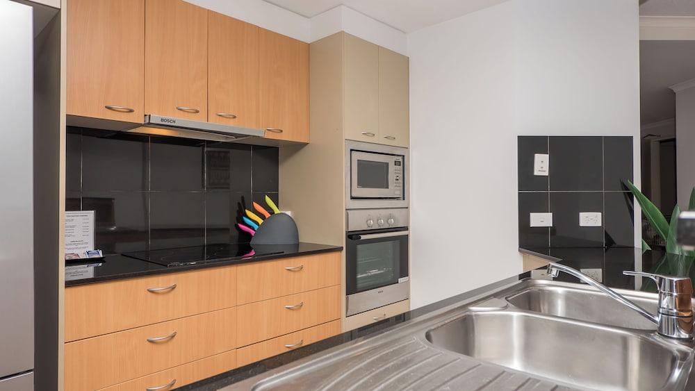 2 Bedroom 2 Bathroom Apartment - Photo 5