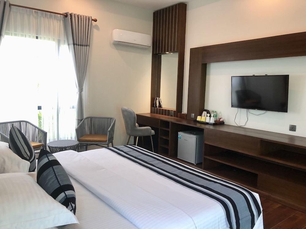 Presidential Double or Twin Room, Non Smoking, Pool View photo 3
