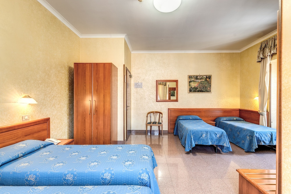 Standard Quadruple Room photo 2