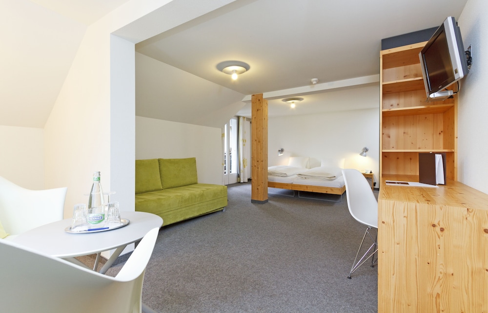 Economy Double Room photo 3