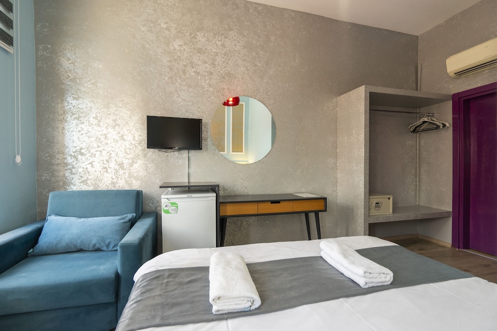 Standard Room, 1 Queen Bed, Non Smoking photo 2