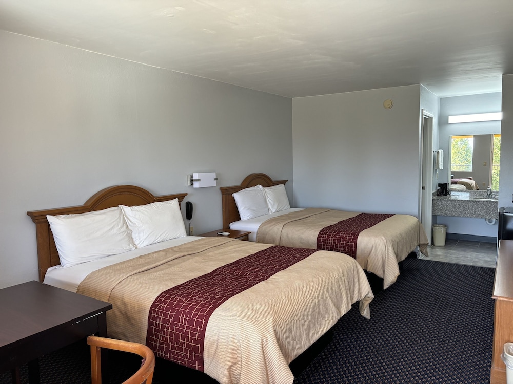 Deluxe Double Room, 2 Queen Beds, Smoking