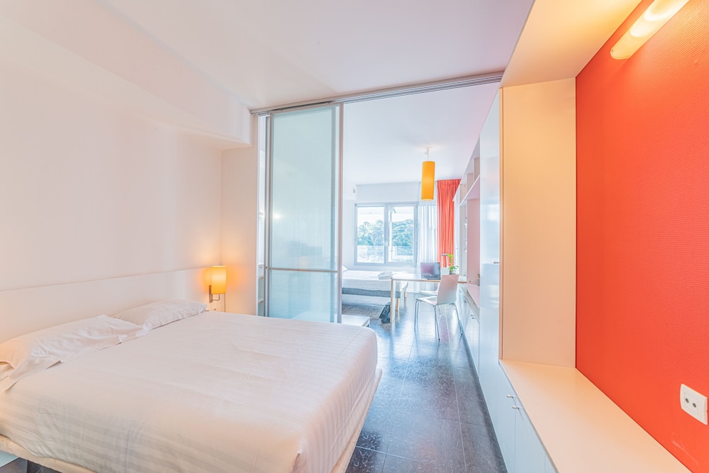 Superior Studio, Multiple Beds