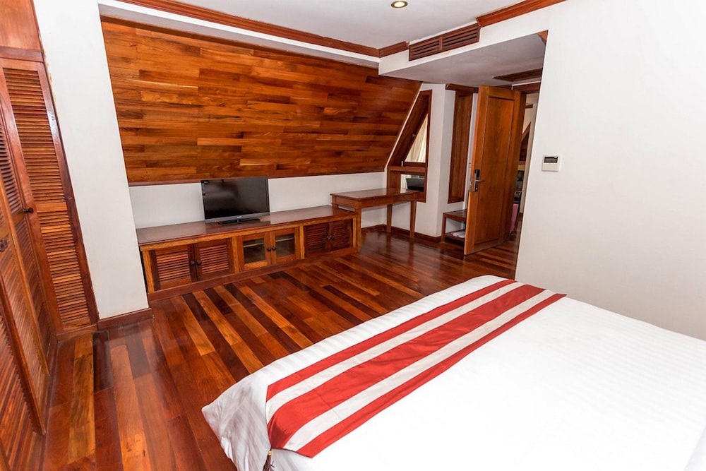 Family Room - Photo 16