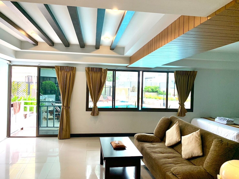Family Room - Photo 8