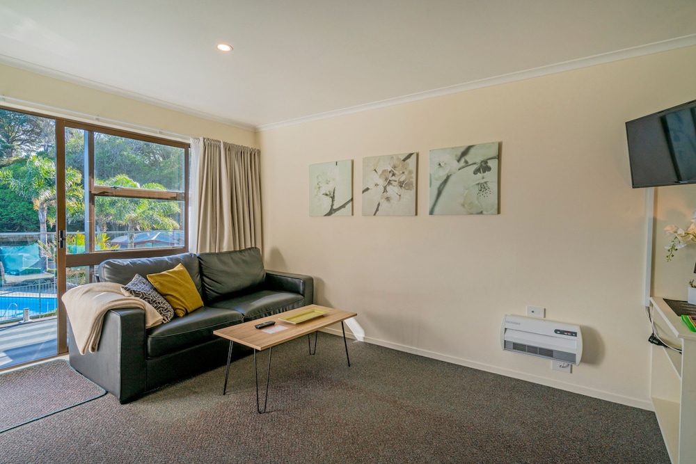 One Bedroom Penthouse - Photo 7