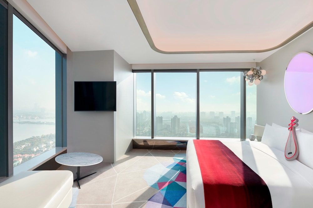 Cool Corner Suite, 1 Bedroom, Lake View photo 1