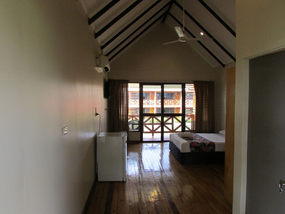 Deluxe Room, Pool View photo 3