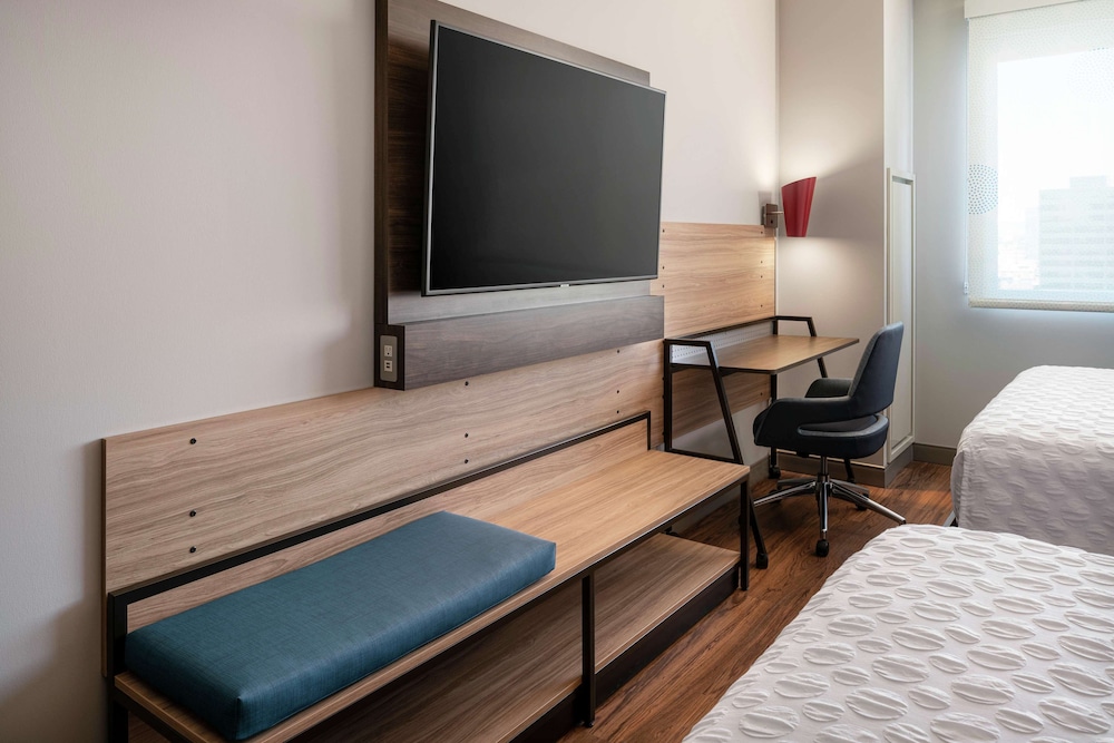 Room, 2 Queen Beds, Accessible, Bathtub (Hearing)