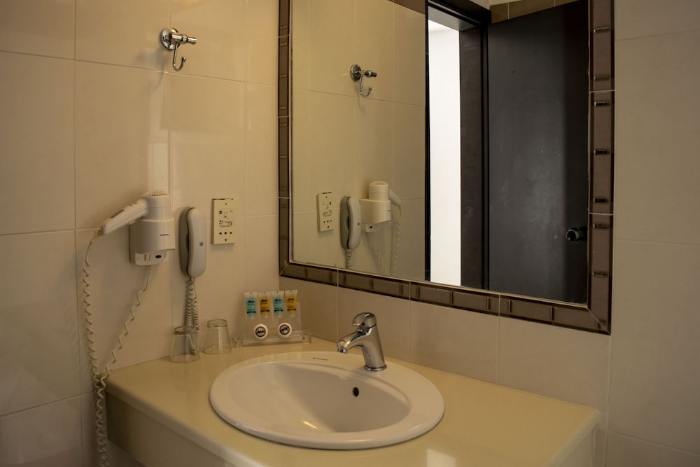 Standard Double or Twin Room - Photo 4