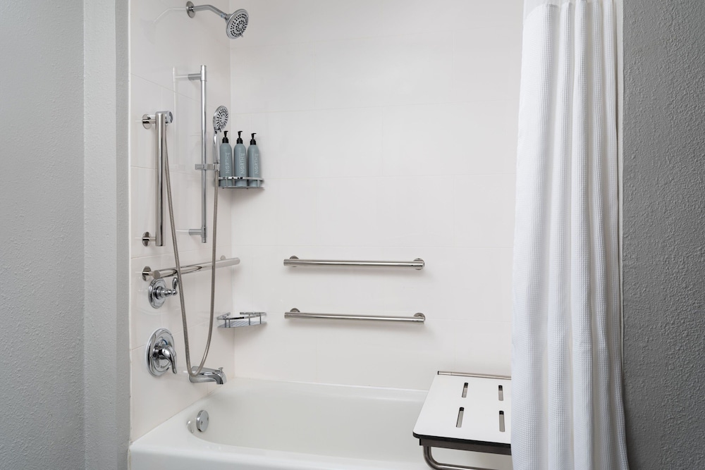 Suite, 1 Bedroom - Photo 8