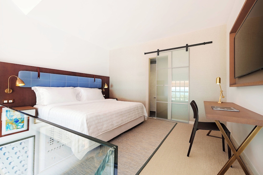 Suite, 1 King Bed, Terrace (Beachfront)