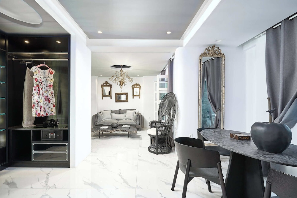 Two Bedroom Suite with Sea View & Pool - Photo 6