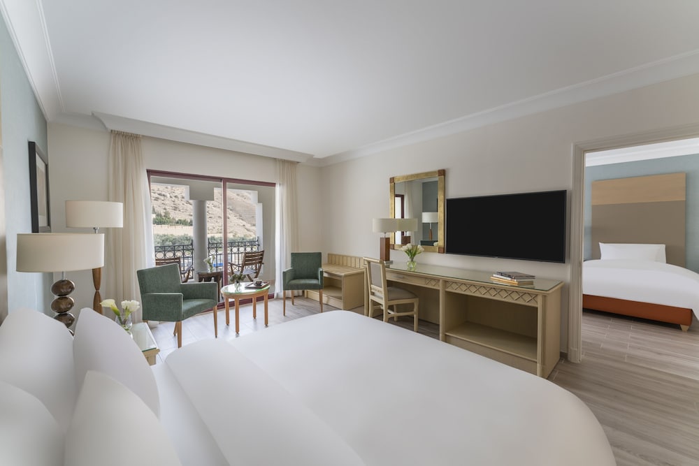 Family Room, 2 Double Beds, Connecting Rooms - Photo 2