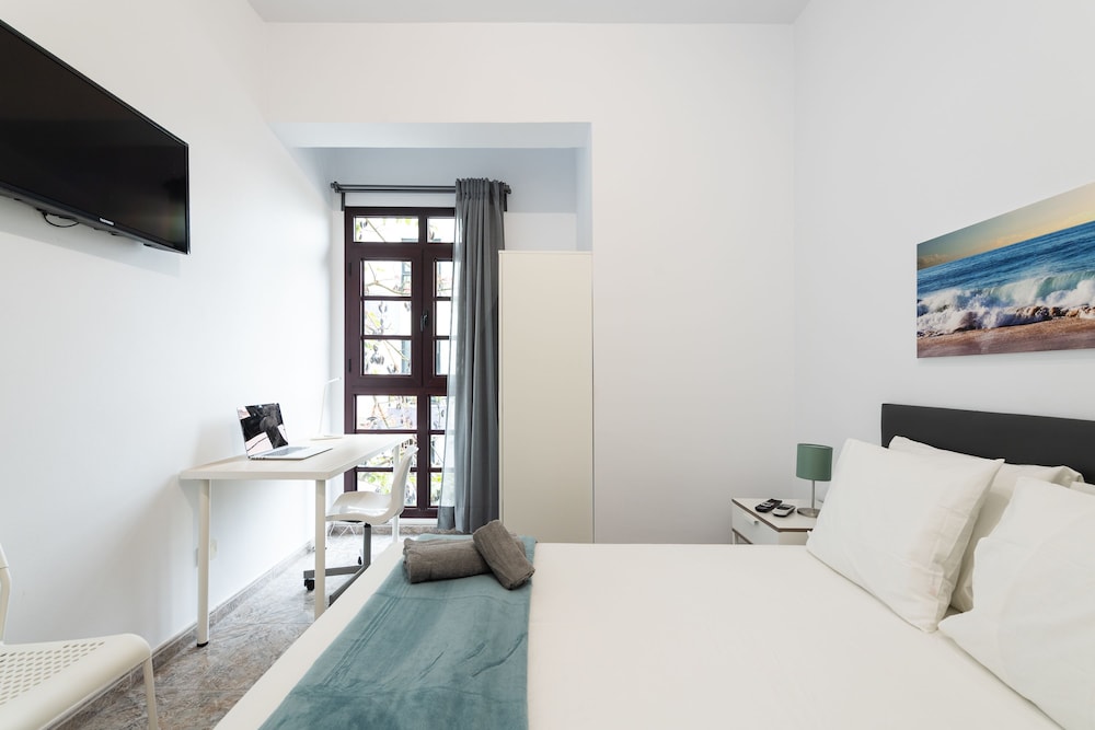 Comfort Double Room, Shared Bathroom photo 3