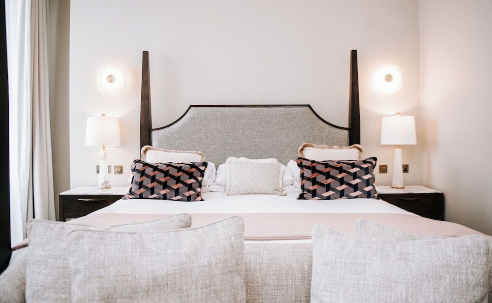 Deluxe Suite - Photo 6