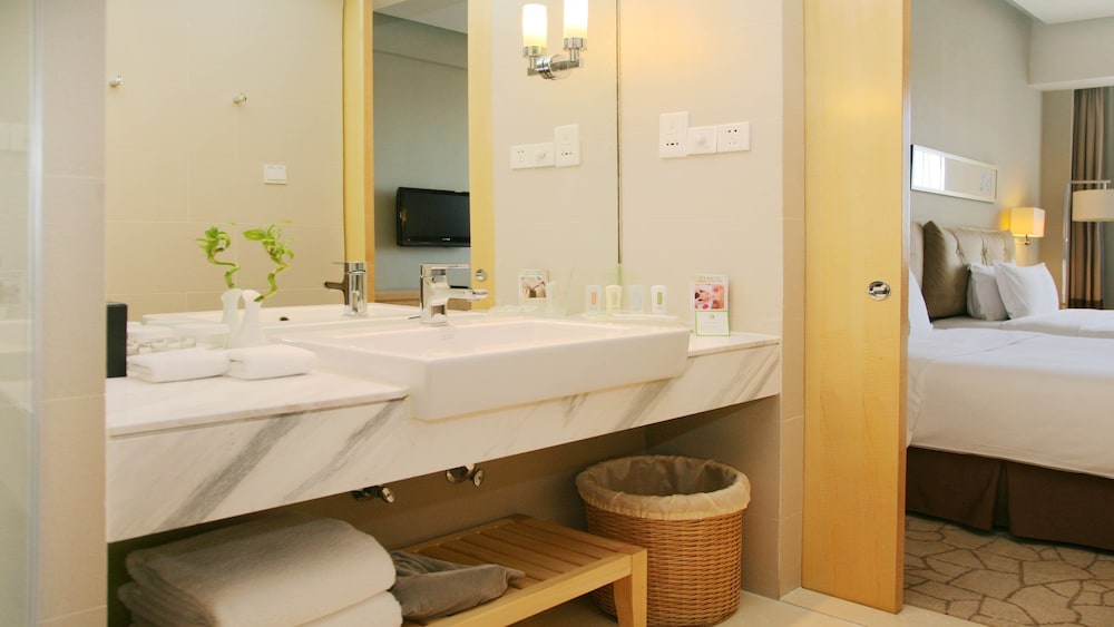 Suite, Club Lounge Access - Photo 7