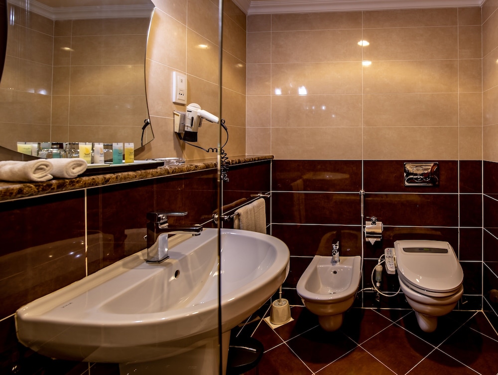 Royal Suite, Balcony (Dubai Creek View) photo 3
