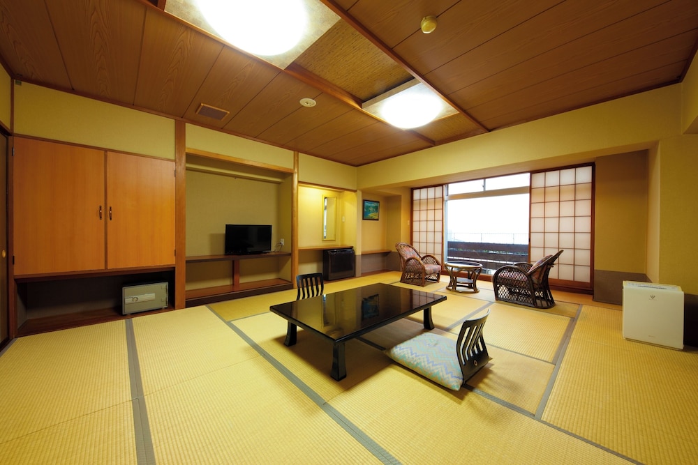 Family Room, Smoking