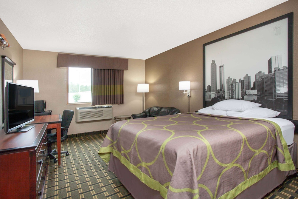 Standard Room, 1 King Bed, Smoking - Photo 4