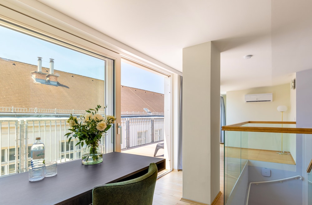 XL 1 Bedroom Apartment, Terrace, Duplex