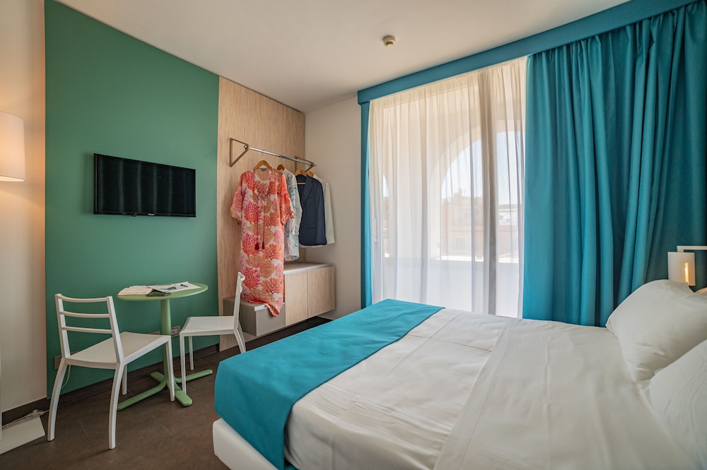 Superior Double Room, Balcony - Photo 6