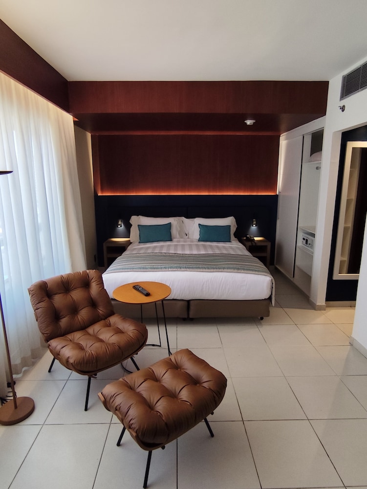 Deluxe Suite - Photo 5
