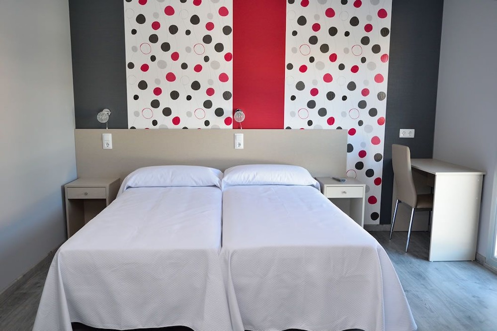 Double Room Single Use, 2 Twin Beds photo 3