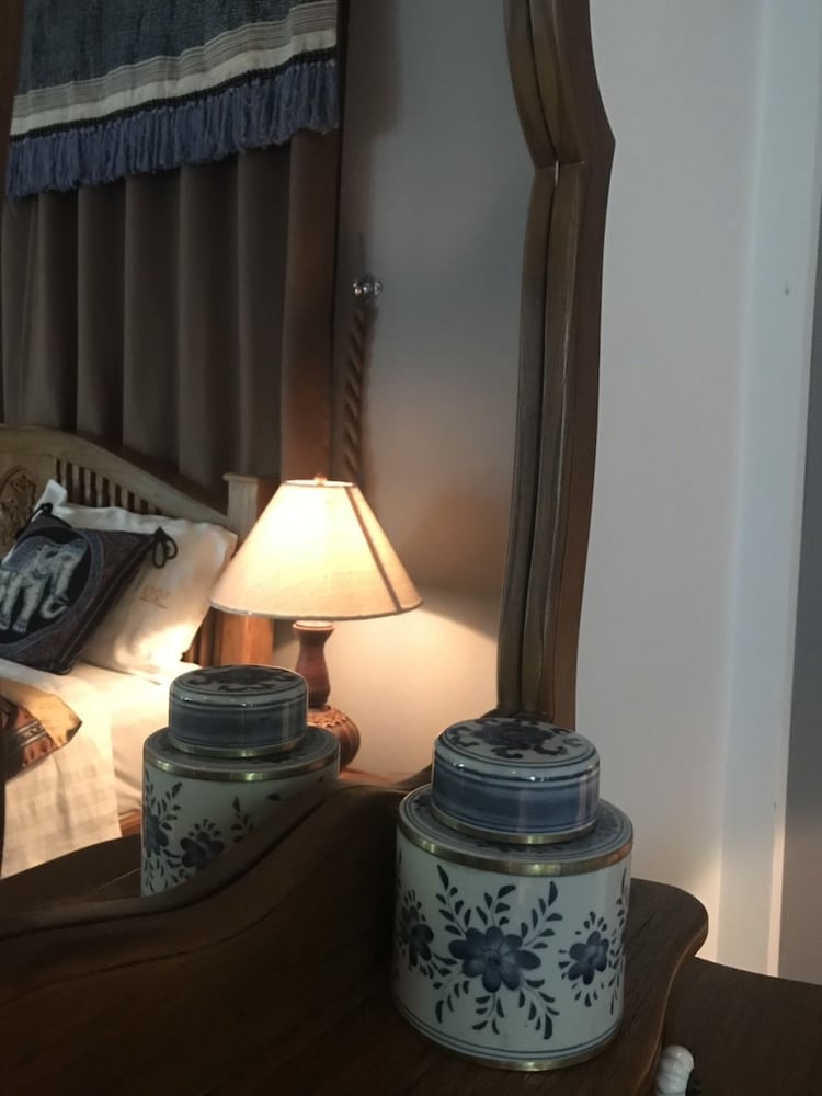 Deluxe Room, 1 King Bed photo 2