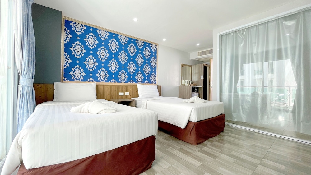 Superior Room, 2 Twin Beds, Pool View - Photo 2