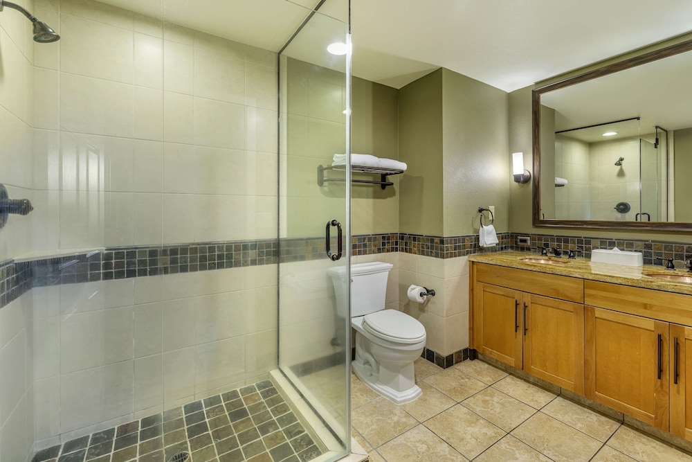 2 BEDROOM 1 KING 1 QUEEN LOCK-OFF SUITE - Photo 3