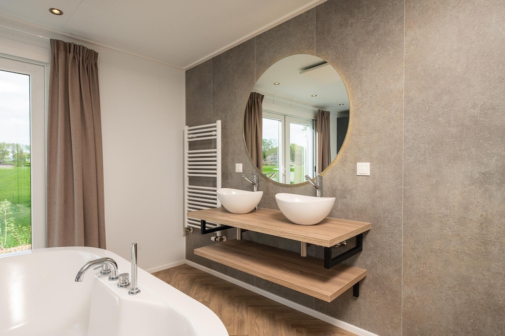 Panorama lodge met wellness en jacuzzi | 2p photo 3
