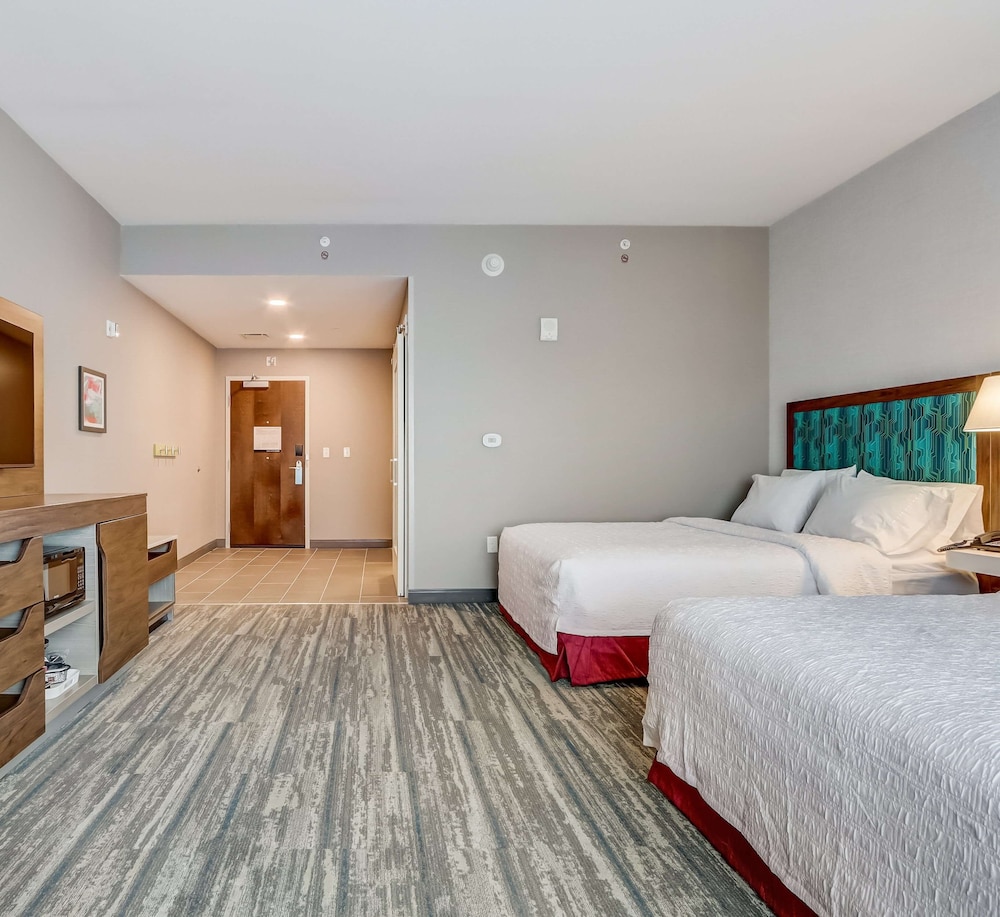 Room, 2 Queen Beds, Accessible, Bathtub (Hearing) - Photo 1