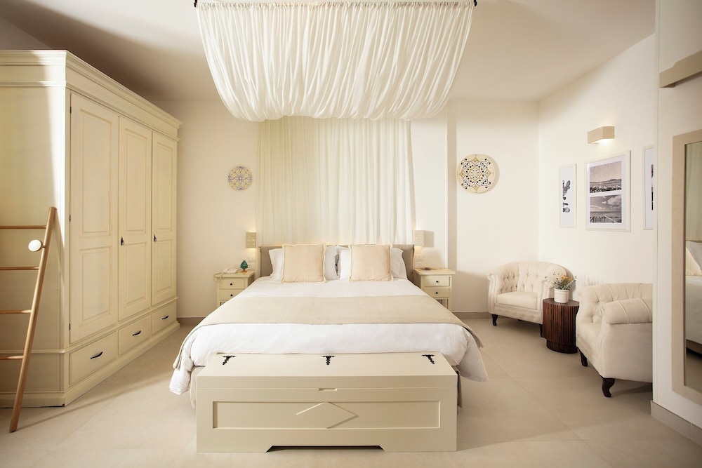 Deluxe Double or Twin Room photo 3
