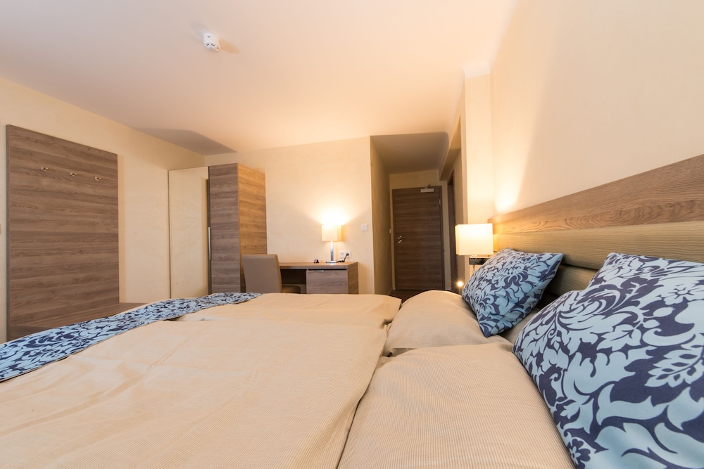 Triple Room - Photo 1