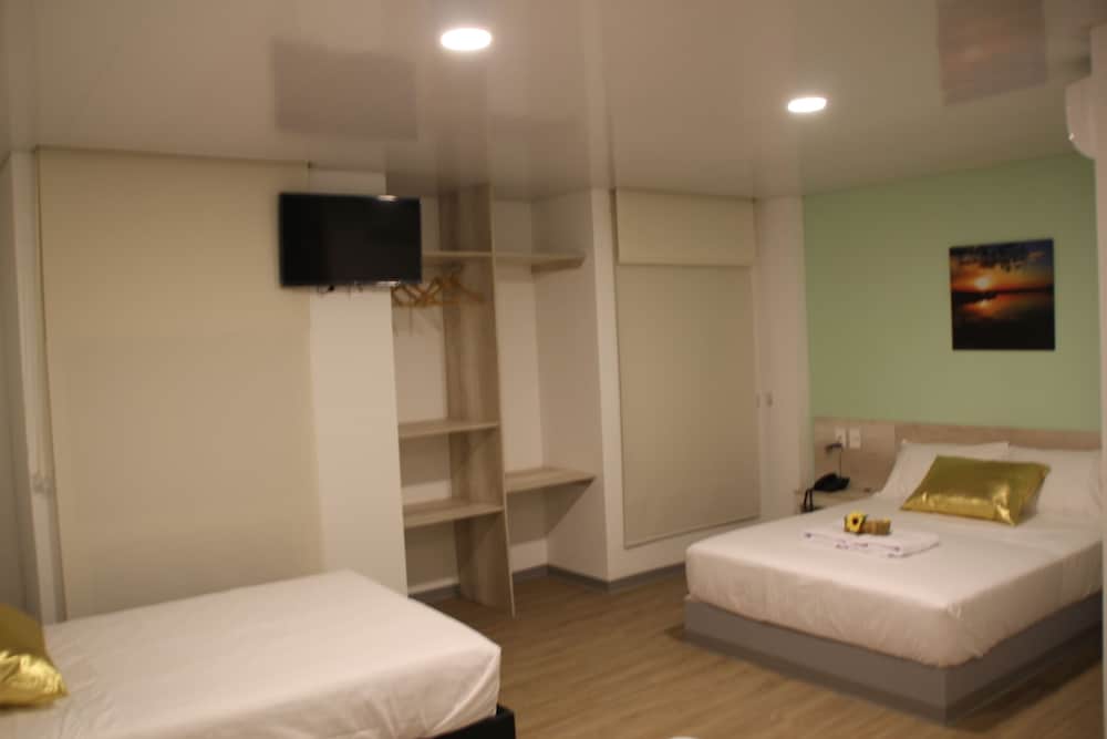 Family Quadruple Room, Multiple Beds photo 1