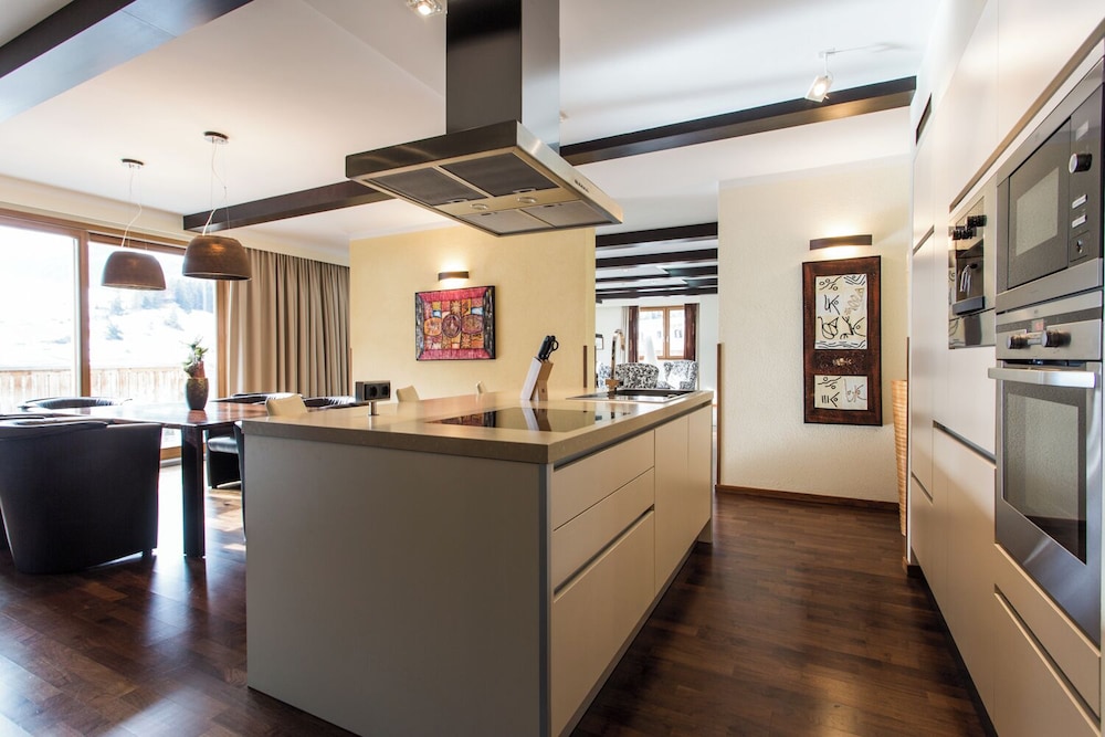 Executive Suite - Photo 7