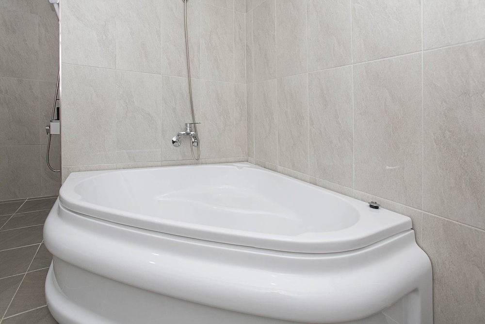 Deluxe Bath Room photo 3
