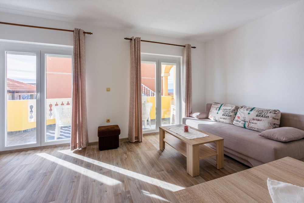 Apartment (A2)