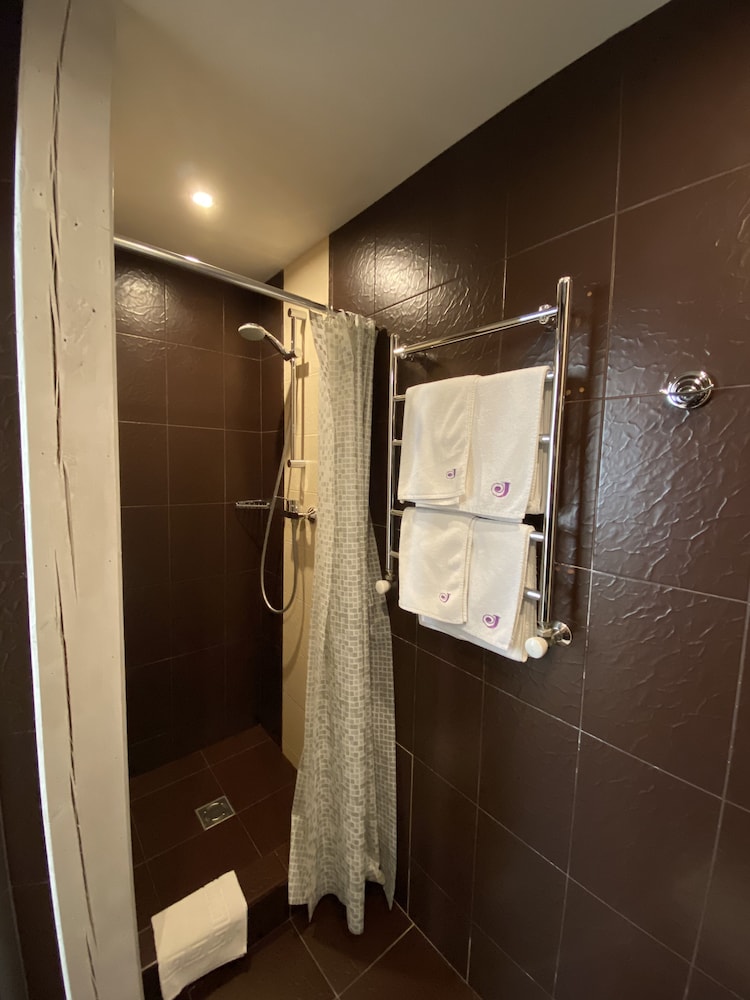 Standard Double Room - Photo 12