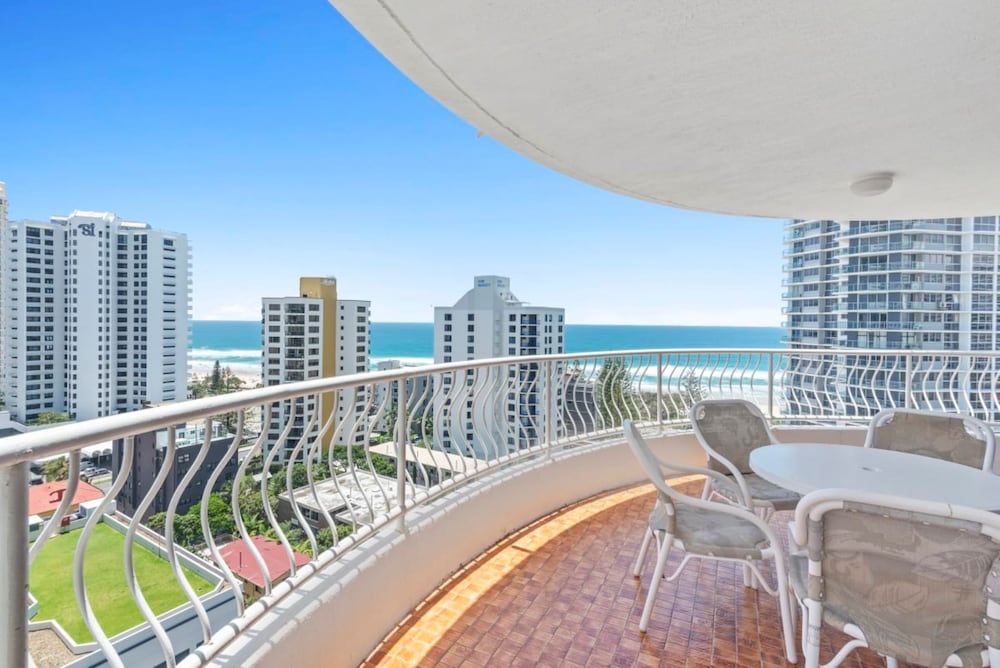 2 Bedroom Mid Ocean View photo 3