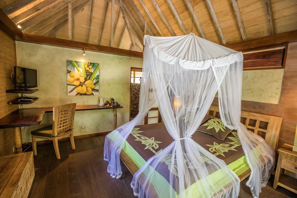 Classic Room, 1 Queen Bed, Pool View photo 2