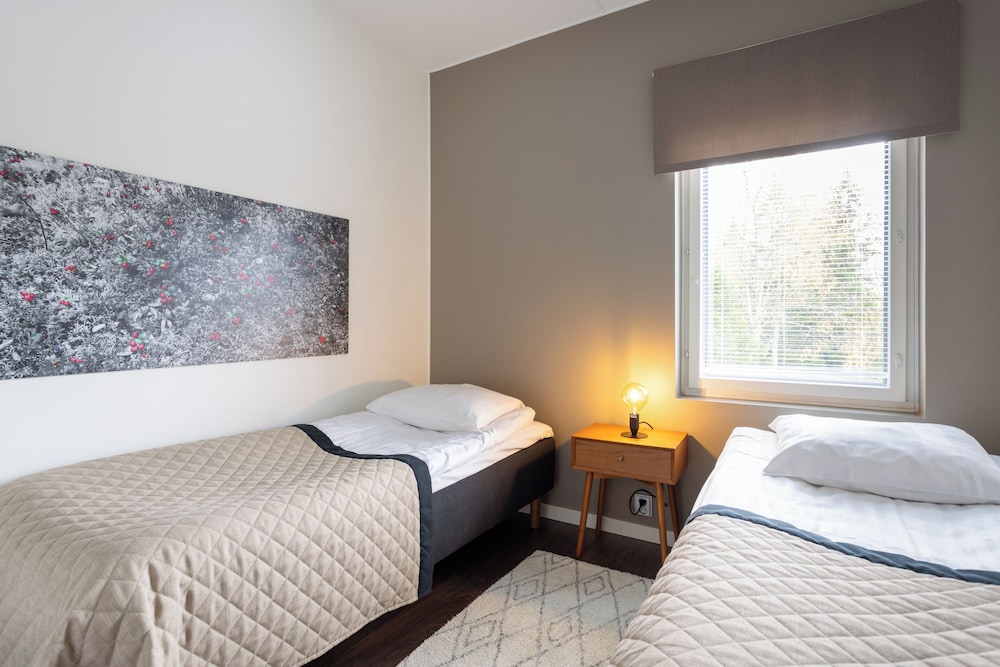 Standard Apartment, 3 Bedrooms, Partial Lake View photo 1