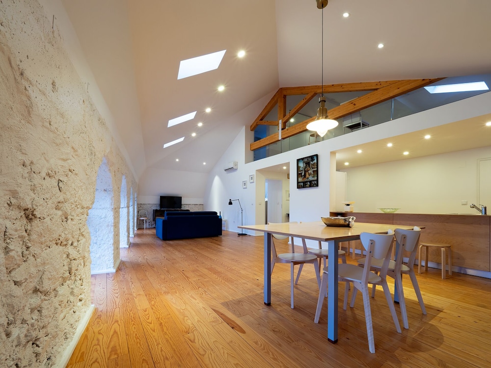 Deluxe Duplex, 2 Bedrooms, 2 Bathrooms