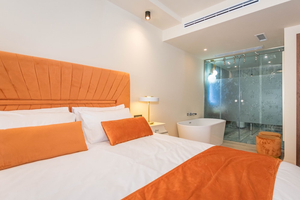 Deluxe Room - Photo 2