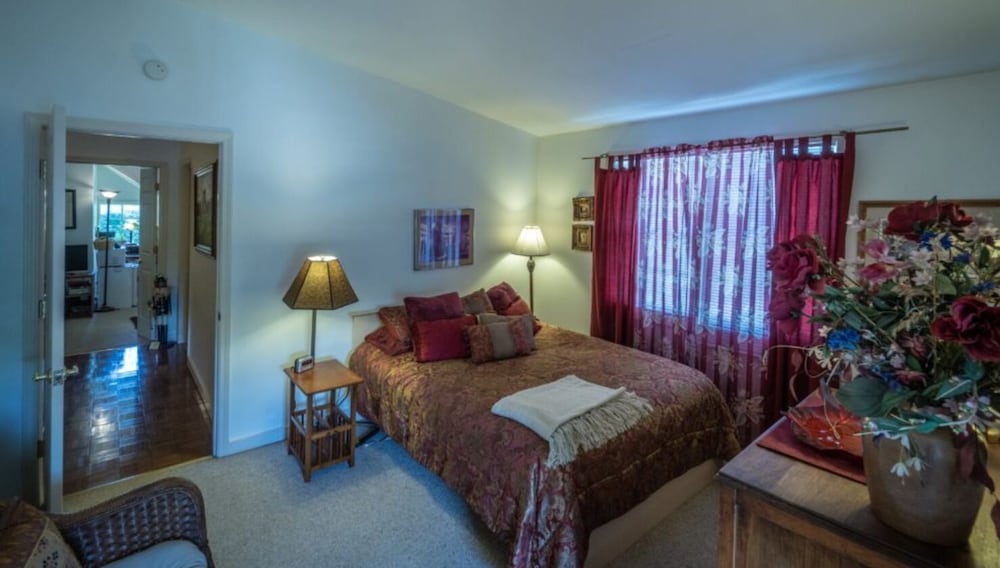 Standard Double Room, Ensuite (The Red Room) photo 1