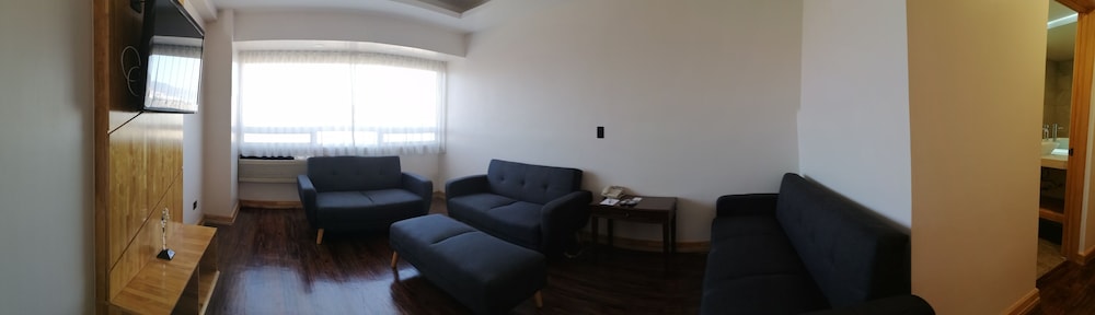 Executive Room, 1 King Bed, City View photo 2