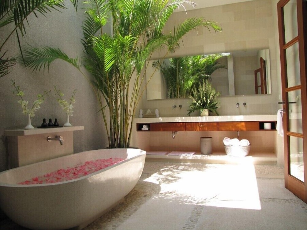 Bungalow, Pool View photo 3